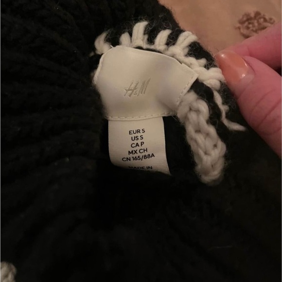 H&M sweater - Picture 2 of 2